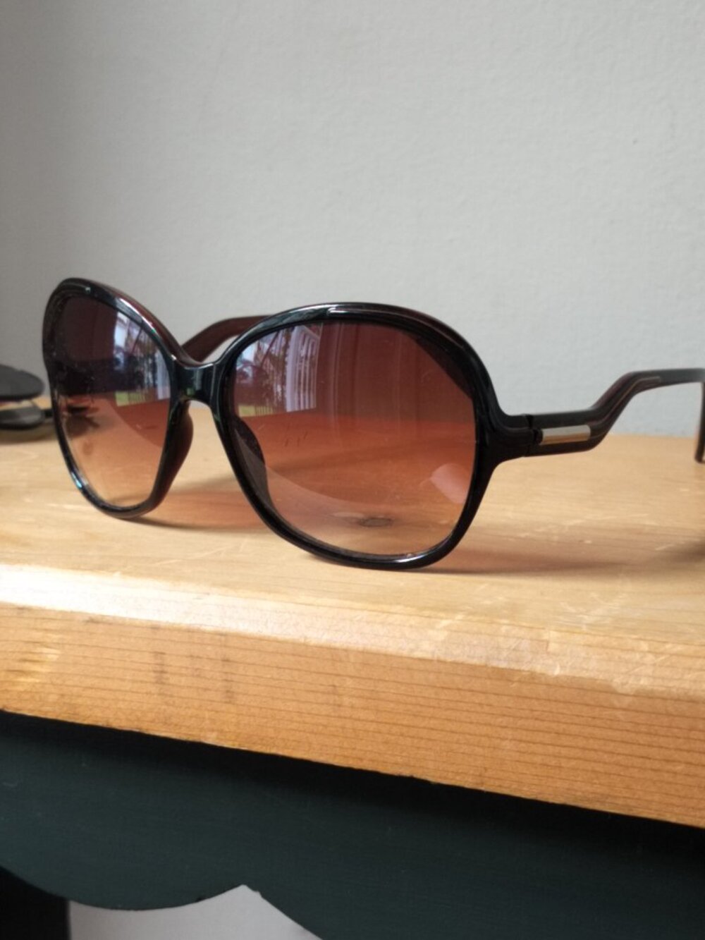 Chic Brown Sunglasses
